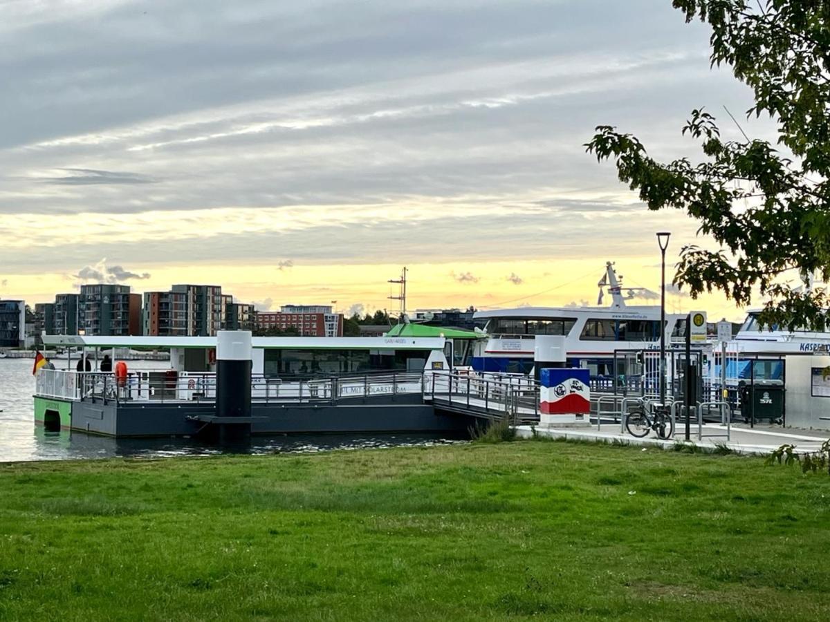 Traumwohnung Mit Stadthafen-Panorama! Zwei Schlafzimmer, Parkplatz Rostock Buitenkant foto