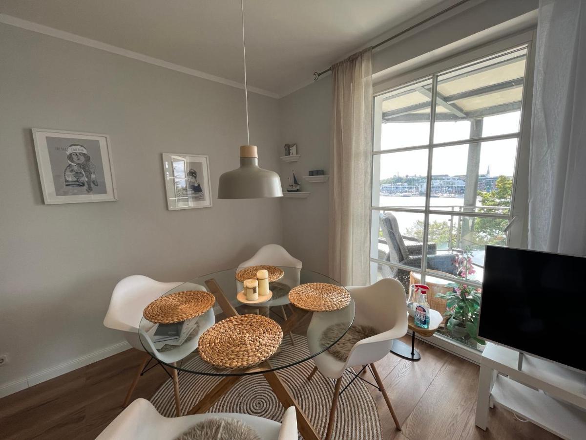 Traumwohnung Mit Stadthafen-Panorama! Zwei Schlafzimmer, Parkplatz Rostock Buitenkant foto