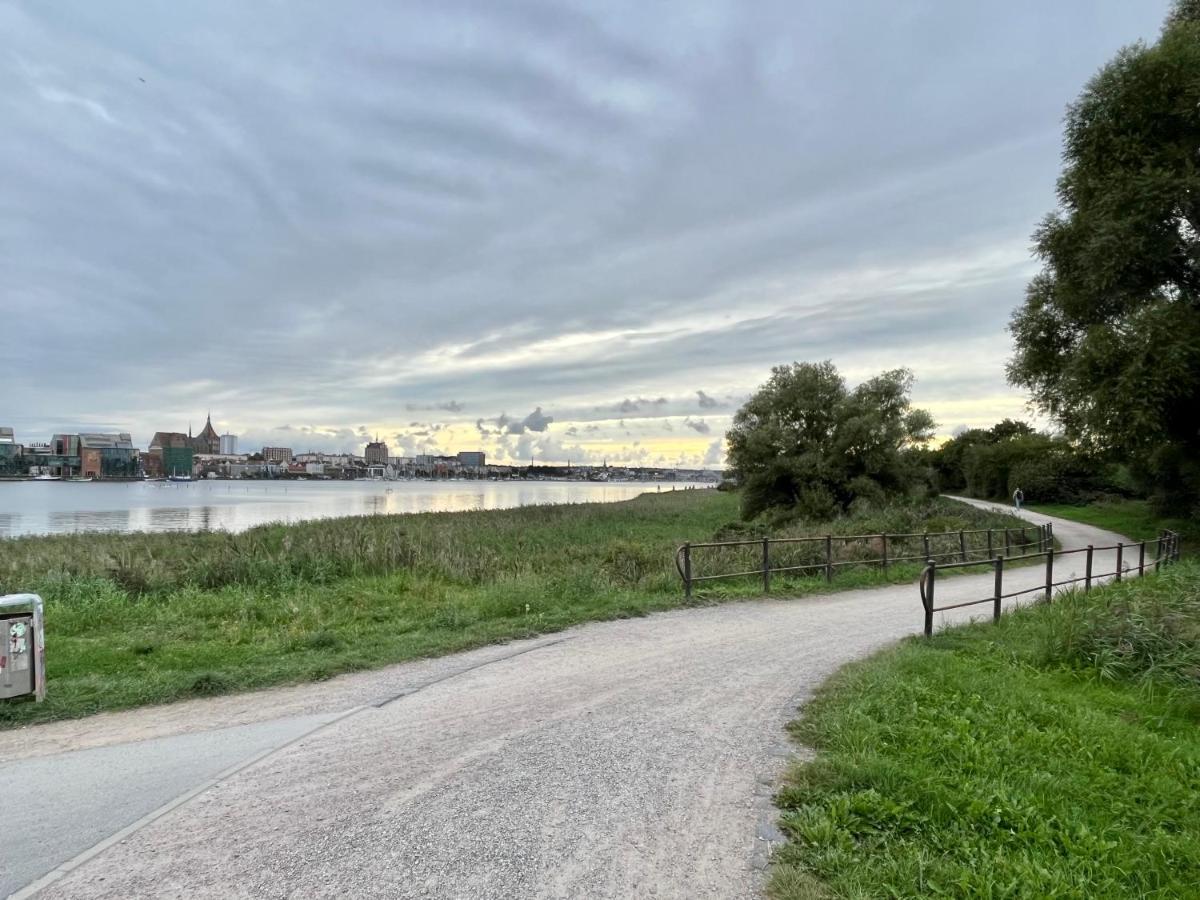 Traumwohnung Mit Stadthafen-Panorama! Zwei Schlafzimmer, Parkplatz Rostock Buitenkant foto