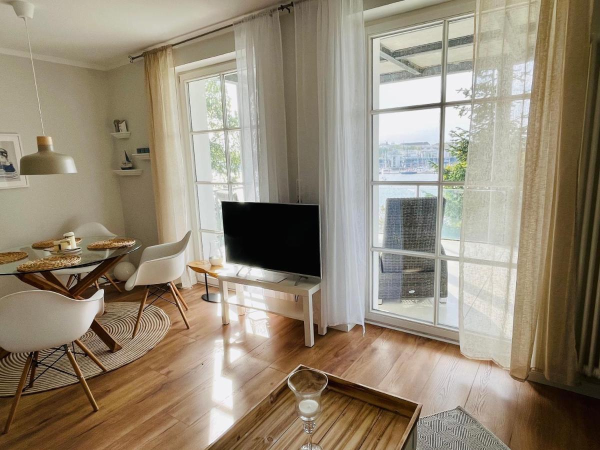 Traumwohnung Mit Stadthafen-Panorama! Zwei Schlafzimmer, Parkplatz Rostock Buitenkant foto