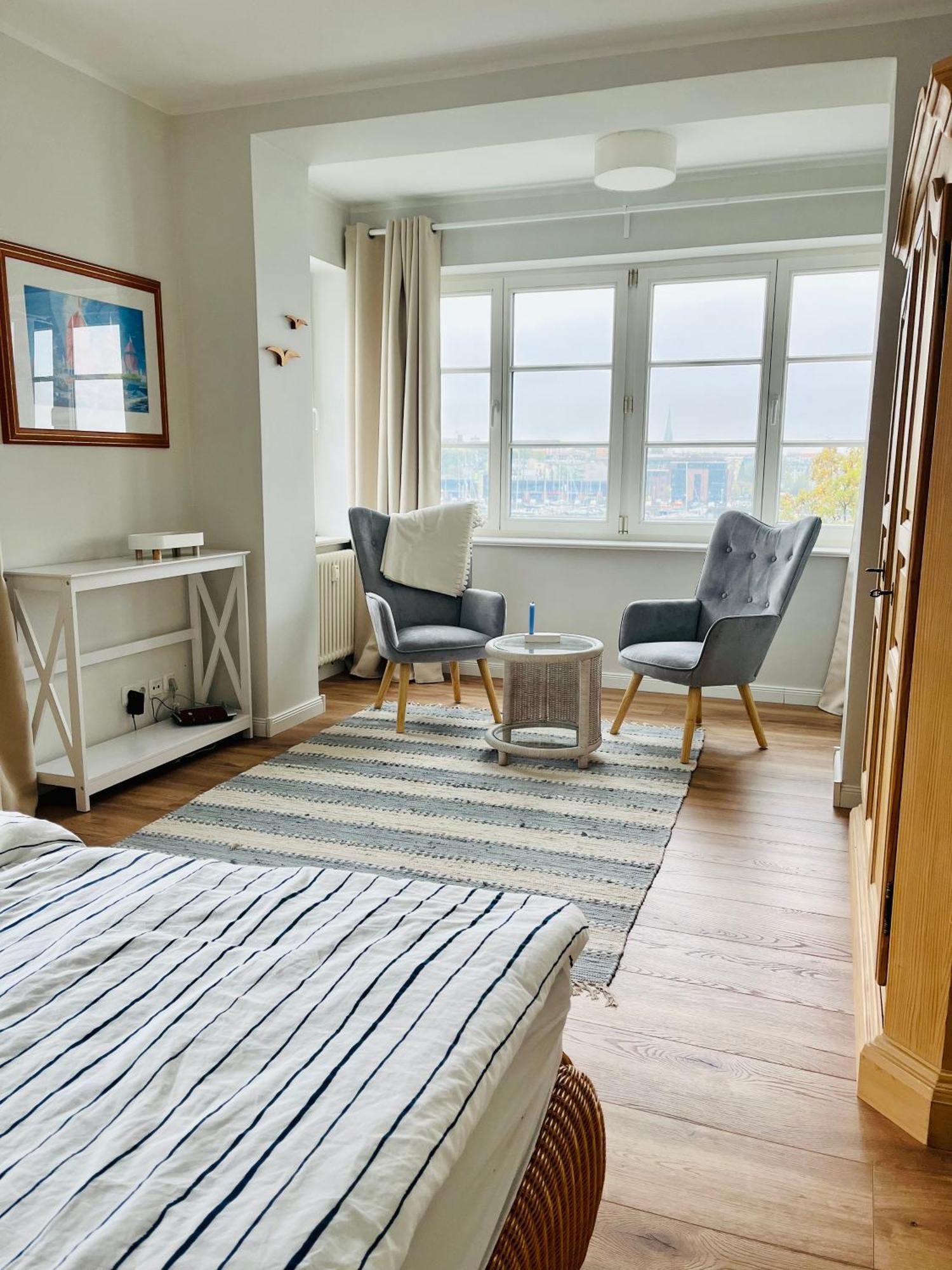 Traumwohnung Mit Stadthafen-Panorama! Zwei Schlafzimmer, Parkplatz Rostock Buitenkant foto